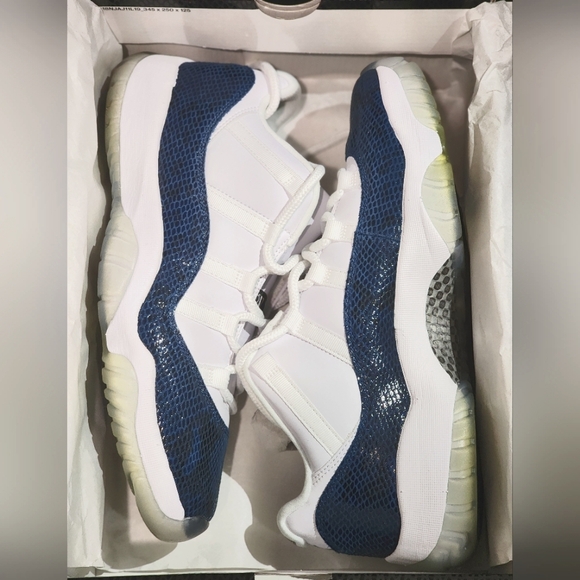 Air Jordan 11 Retro Low LE Size 12 Men - Picture 1 of 7